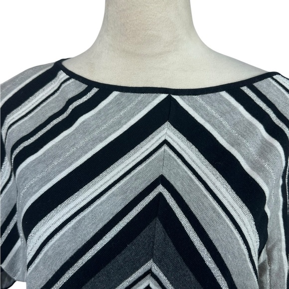 White House Black Market geometric sweater with silver sparkle size large - Picture 3 of 9